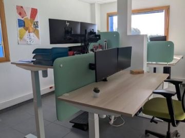 🟢Réaménagement du 𝔹𝕌ℝ𝔼𝔸𝕌 𝔻'𝔼𝕋𝕌𝔻𝔼𝕊 avec l'arrivée de nouveaux bureaux réglables en hauteur pour permettre à chacun de choisir sa position de travail.
ils font...