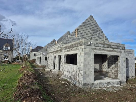 Votre futur maison est en cours de construction à LANDIVISIAU ! Infos dans onglet MAISONS A VENDRE