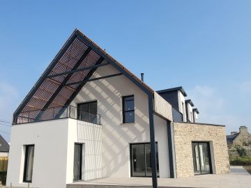 🔵ℤ𝕆𝕆𝕄 𝕊𝕌ℝ 𝕃𝔸 𝔽𝔸ℂ𝔸𝔻𝔼

✨Une façade avec une identité forte !

Cette façade de caractère associe avec élégance métal, bois, ardoise et pierre naturelle. Un...