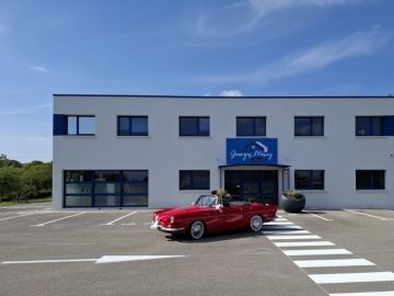 Quel plaisir d'inaugurer notre nouveau parking tout juste marqué avec une Renault Caravelle 🥰 
Merci au propriétaire pour la photo ! 😉 

Véhicules Anciens...