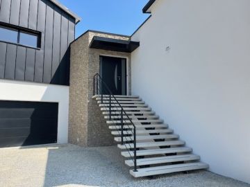 ✨𝕃𝕀𝕍ℝ𝔸𝕀𝕊𝕆ℕ de cette construction 𝔸𝕋𝕐ℙ𝕀ℚ𝕌𝔼✨

Un grand merci à nos clients pour leur confiance pour la construction de cette maison  à l’architecture atypique...